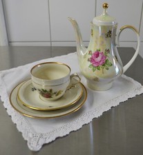 Dänisches Porzellan Kaffeetasse mit Untertasse und Konfektteller plus Kanne