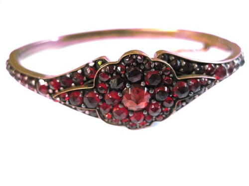 Antiker armreif mit granat - antiker,