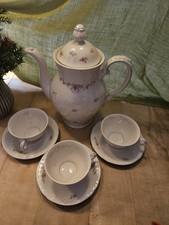 Kaffeekanne und  3 Tassen mit