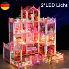 Puppenhaus mit Möbeln und