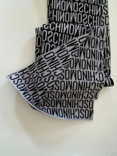 Moschino schal für den winter - moschino,