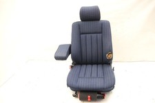 Fahrersitz vorn links Mercedes W124 A1249106322 Sitzbezug beschädigt 04-1991