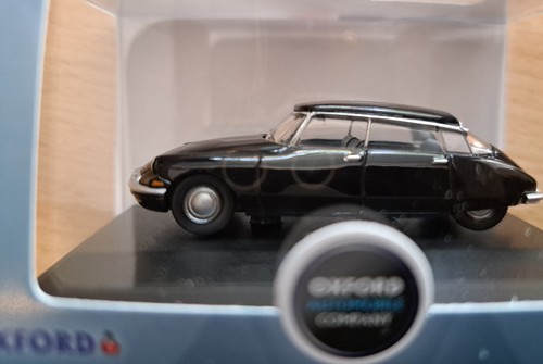 Citroen schwarz oldtimer - ds,