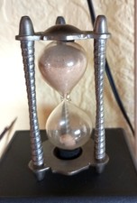 Sanduhr / Eieruhr aus Zinn (?) & Glas  - nur Dekoration