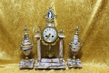 Französische Portal Hochzeits Pendule vergoldet Marmor läuft  2  Vasen