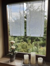 Scheibengardine im 2 er Set mit modernem Scherlimuster