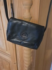 Schwarze Ledertasche von