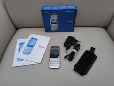 Neu Nokia C3-01.5 Silber Zubehörpaket Ladekabel Tasche 8 GB Micro-SD Karte OVP