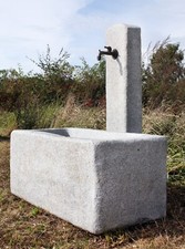 Granitbrunnen, Gartenbrunnen aus Granit, Granittrog, Natursteinbrunnen