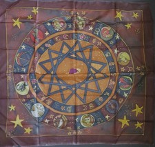 großes Seidentuch handgearbeitet,in Brauntönen u.mehr,Sternenbilder,ca.102x110cm
