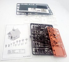 Faller Kapelle mit Wegkreuzen