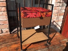 Nähkasten Wägelchen rot 60er