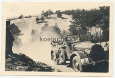 Foto Kübelwagen PKW der Wehrmacht auf Fahrt im Gelände ...