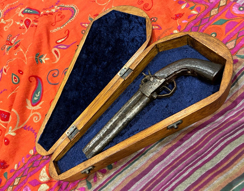 Deko pistole mit holzkoffer - pistole,