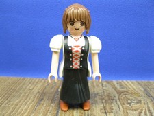 Frau Dirndl Alm Bauernhof