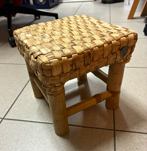 Kleiner bambus hocker mit - kleiner, bambus-hocker