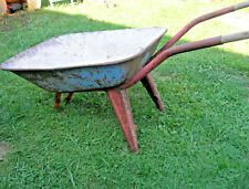 "Capito" Alte Schubkarre (ohne Rad) rostig als Garten-Deko