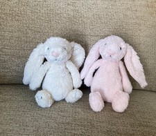 Jellycat kleiner cremefarbener Hase Kaninchen mit Schnurrhaaren & rosa Rassel Plüschtiere Kuscheltiere