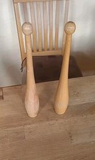 2 alte Gymnastik Keulen Holz Kegel Sport Vintage natur 35 cm hoch
