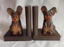 alte antike Buchstützen Hund Terrier Figur geschnitzt Holz Glasaugen