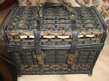 antiker Trachtenkorb, auch besondere Deko für Puppen und Bären