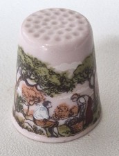 Fingerhut rosa Porzellan Czechoslovakia H C & Chodov Tschechei Motiv Ernte