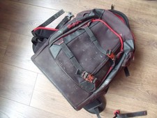 Satch Pack Schulrucksack in schwarz/rot 30 Liter