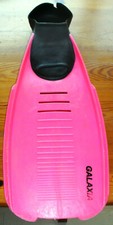 gebrauchte einzelne Schwimm-Tauch-Flosse Galaxia pink; Gr. 45 - 47, UK 11 - 13
