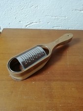 Käsereibe mit Auffangbehälter  Olivenholz