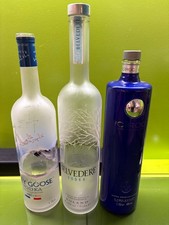 3 große Vodka Flaschen von