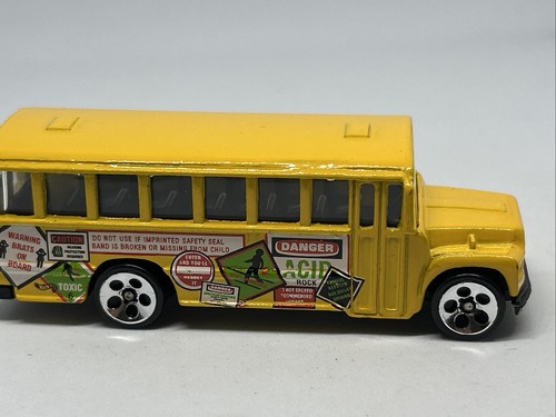 Hot wheels school bus - hot,