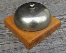 Alte REZEPTIONSGLOCKE auf Holzsockel Hotelglocke DDR- Interhotel um 1975