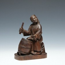 Geschnitzte Figur eines Trommlers - China 20. Jh.