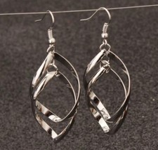 Delysia Frauen Trendy Lange Quaste Doppel Twist Ohrringe