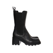 Elena Iachi, Chelsea Boots