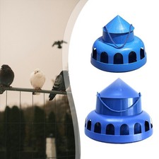 Hühnerfutterautomat hängend