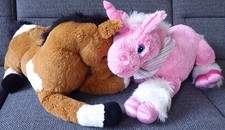 drei Plüschtiere, Pony und Einhorn, Pferd      (709)