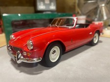 Triumph Spitfire Mk2 in signalrot - Kult Maßstab 1:18