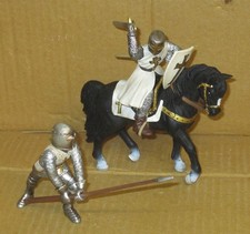Kreuzritter mit Pferd & Knappe von Schleich...11