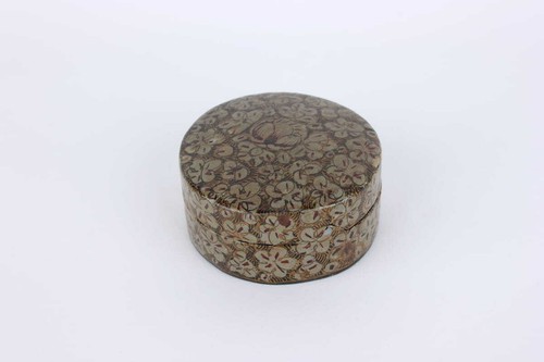 Kleine alte lackdose mit - kleine,