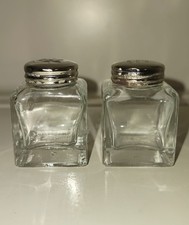 2 Salzstreuer Pfefferstreuer