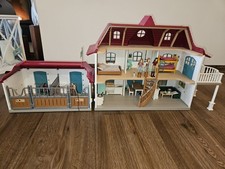 schleich Horse Club Pferdehof mit Stallungen und Pferdefiguren