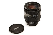 Nikon Zoom Objektiv AF Nikkor 1:3.3-4.5 / 24-50 mm für Nikon AF - defekt !