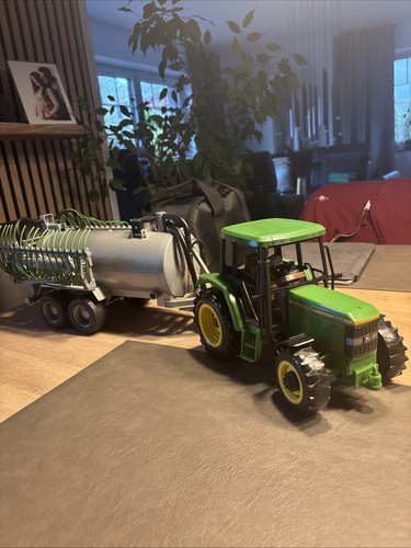 Bruder traktor john deere - john,
