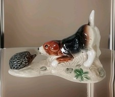 Goebel Porzellan Figur  und Igel Dog Beagle 