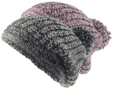 Lange Strickmütze mit Bommel