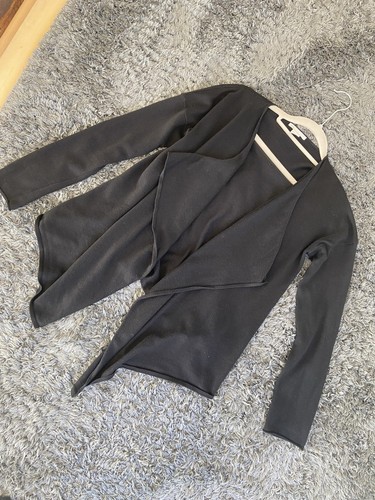 Schwarzer kurzer cardigan m - schwarzer,