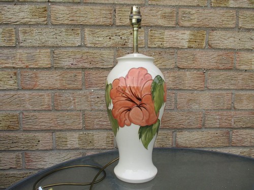 Moorcroft koralle hibiskus auf - moorcroft,