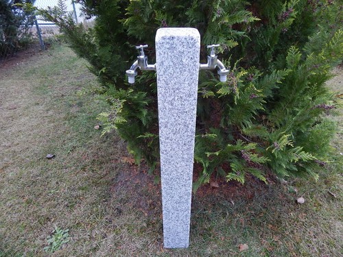 Wasserzapfsäule aus granit - aus,