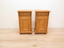 1 Paar Nachtschränke im